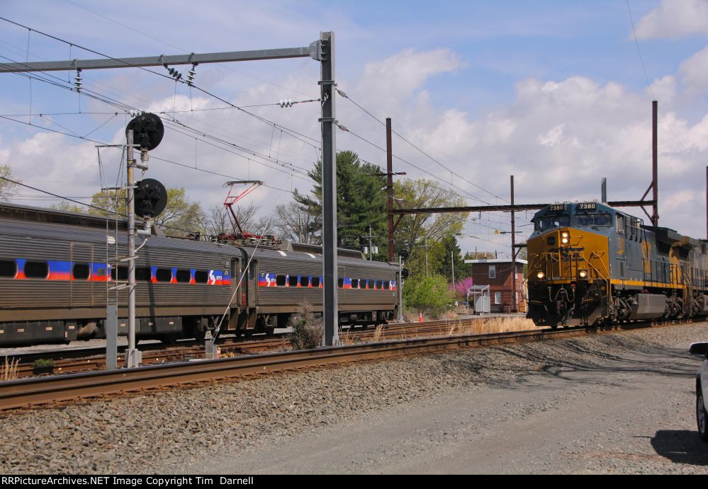 CSX 7380 leads C726
